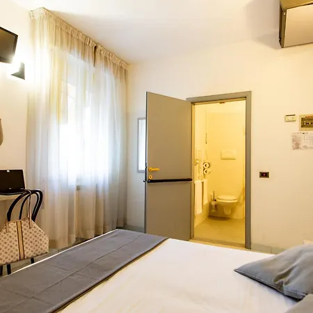 Hotell Marzia Con Piscina 3*