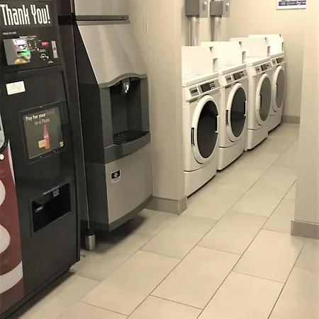 Отель Marzia Con Piscina Риччоне