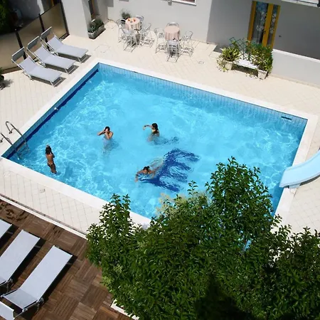 Marzia Con Piscina Отель 3*