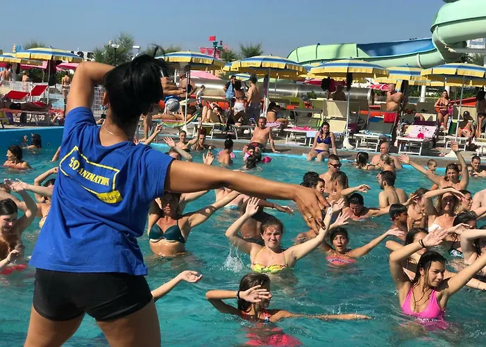 Marzia Con Piscina Szálloda Riccione