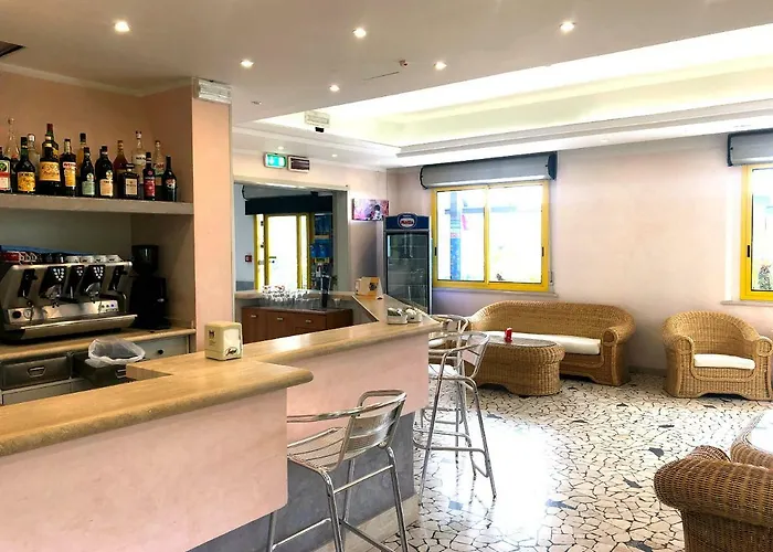 Marzia Con Piscina 酒店 里乔内