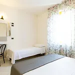 Hotel Marzia Con Piscina
