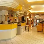 Hotel Marzia Con Piscina