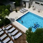 Marzia Con Piscina 3*