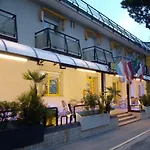 Hotel Marzia Con Piscina 3*