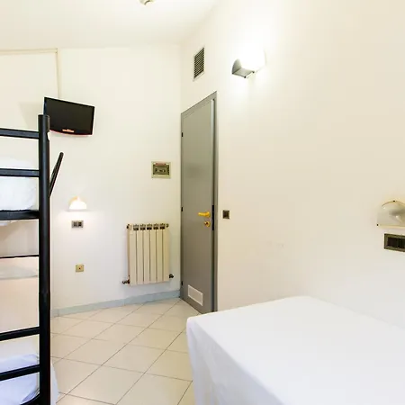 Hotel Marzia Con Piscina