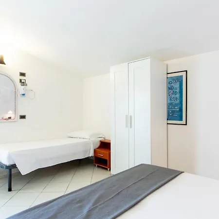 Marzia Con Piscina 3* ריצ'יונה