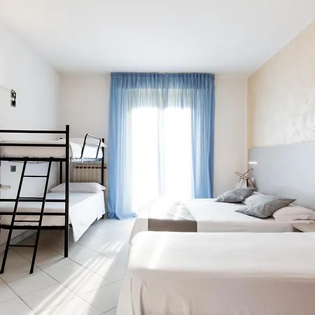 מלון Marzia Con Piscina ריצ'יונה