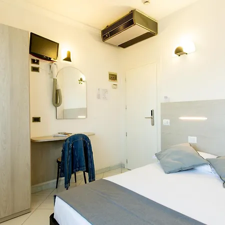 Marzia Con Piscina ריצ'יונה