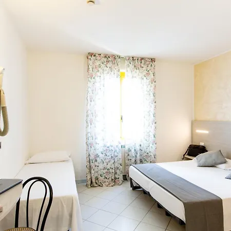 Marzia Con Piscina 3*