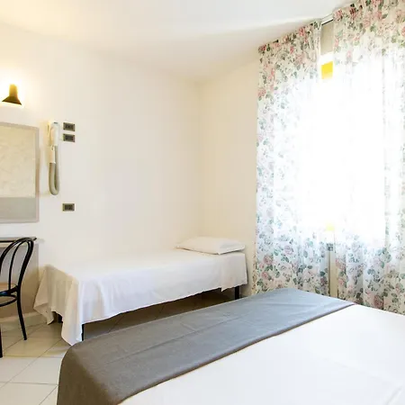 Hotel Marzia Con Piscina