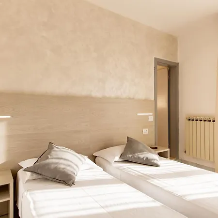 Marzia Con Piscina 3*