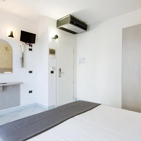 Marzia Con Piscina Hotel Riccione