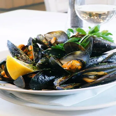 Marzia Con Piscina מלון ריצ'יונה