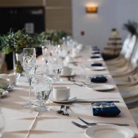 Marzia Con Piscina מלון