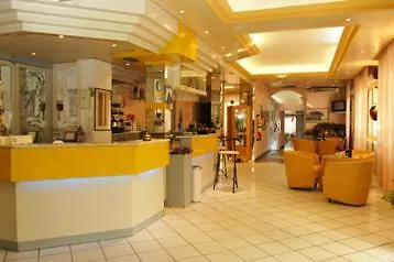 Hotel Marzia Con Piscina