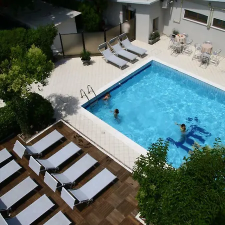 Marzia Con Piscina 3*