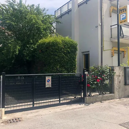 Marzia Con Piscina מלון ריצ'יונה