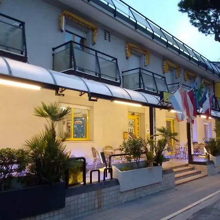 Hotel Marzia Con Piscina 3*