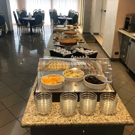 Marzia Con Piscina 3* ריצ'יונה