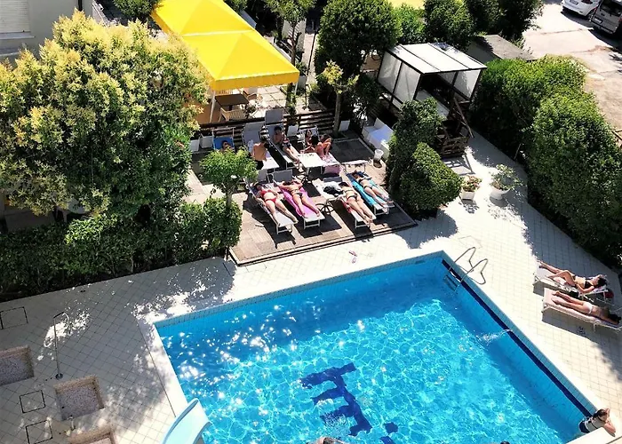 호텔 Marzia Con Piscina