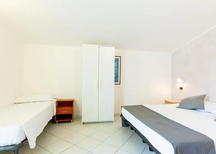 Marzia Con Piscina Hotel