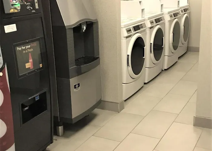 호텔 Marzia Con Piscina 리치오네