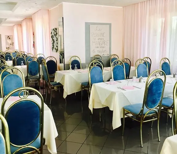 Marzia Con Piscina Hotel 3*