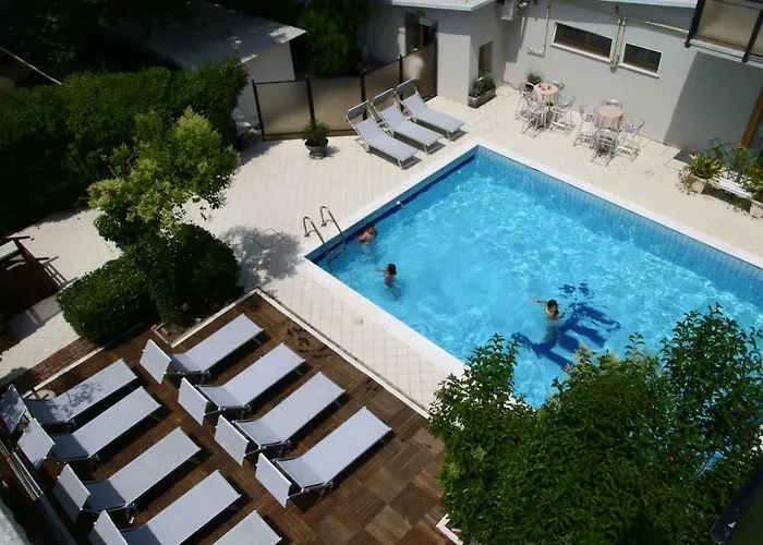 Marzia Con Piscina 3*