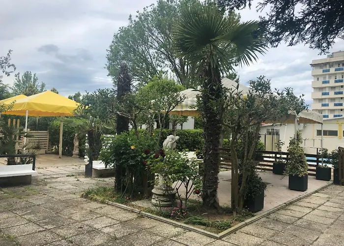 Marzia Con Piscina Hotel 3*