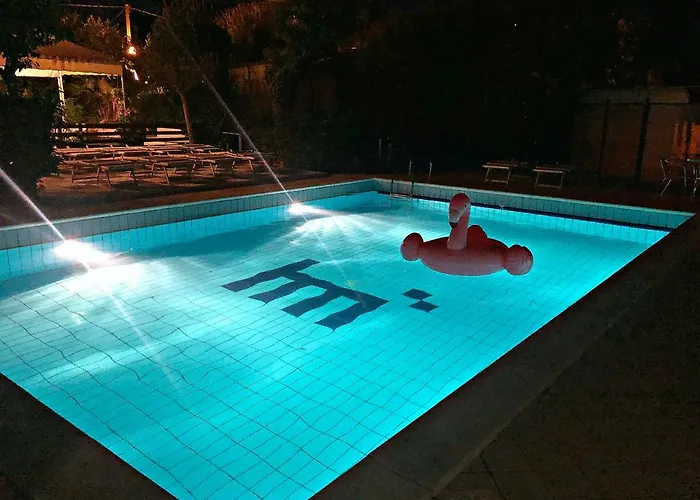 Marzia Con Piscina 호텔 3*